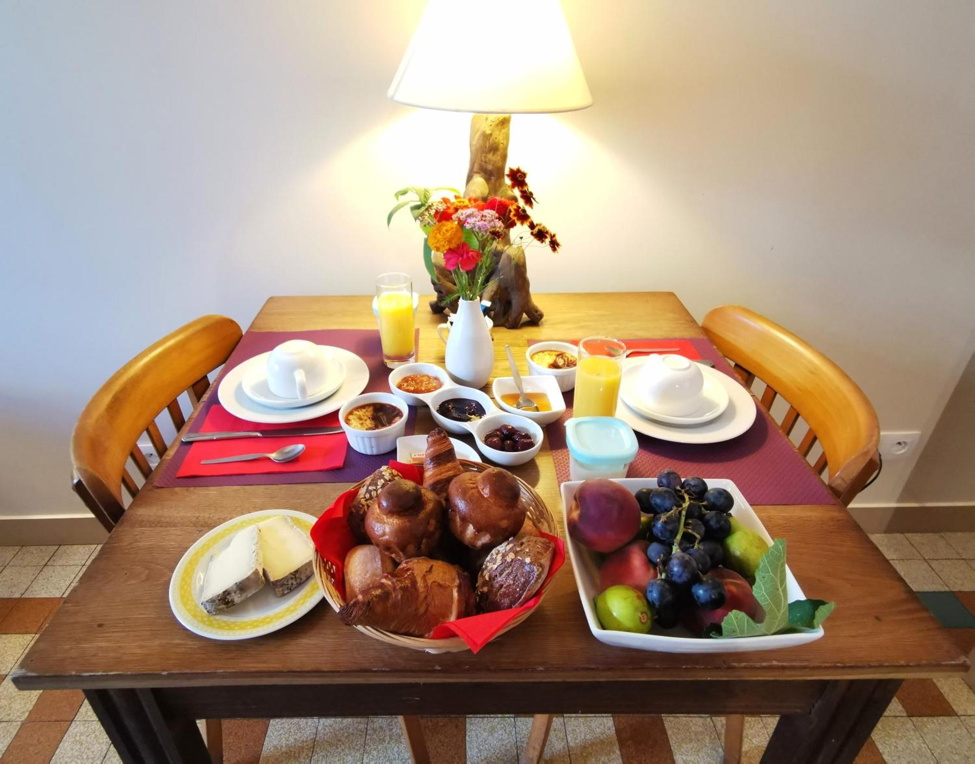 Logis Hotel Restaurant La Barguillere Saint-Pierre-de-Riviere Экстерьер фото